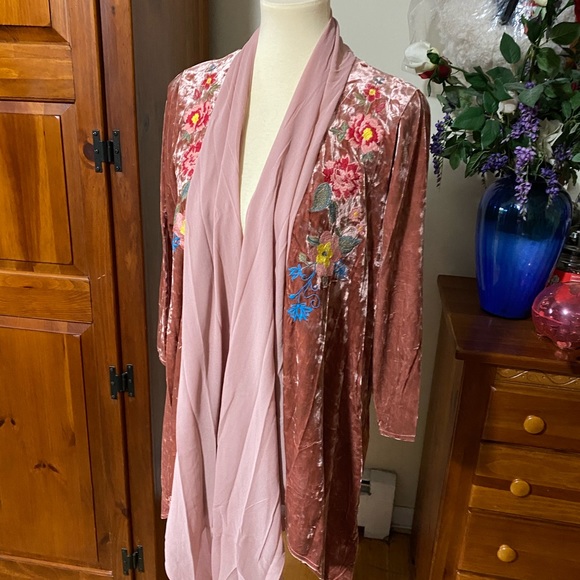 Last one stunning Embroidered cardigan - Picture 5 of 13